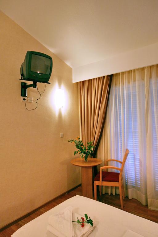 Sandy Bay Hotel Plomari Номер фото