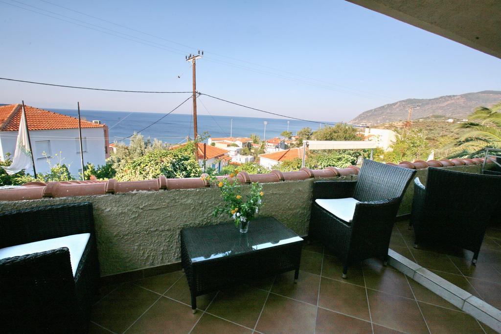 Sandy Bay Hotel Plomari Екстер'єр фото