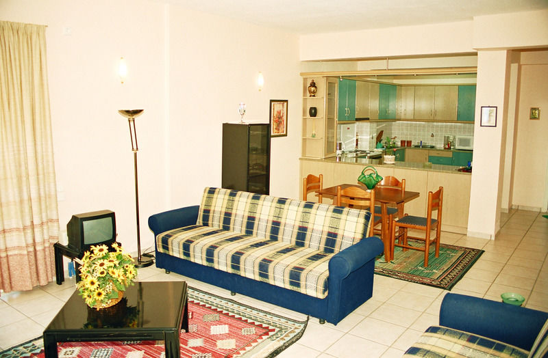 Sandy Bay Hotel Plomari Екстер'єр фото