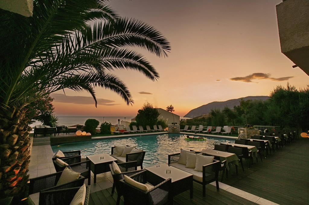 Sandy Bay Hotel Plomari Екстер'єр фото